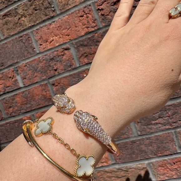 Panthere Crystal Head Encrusted Bangle Bracelet - Picture 17 of 17